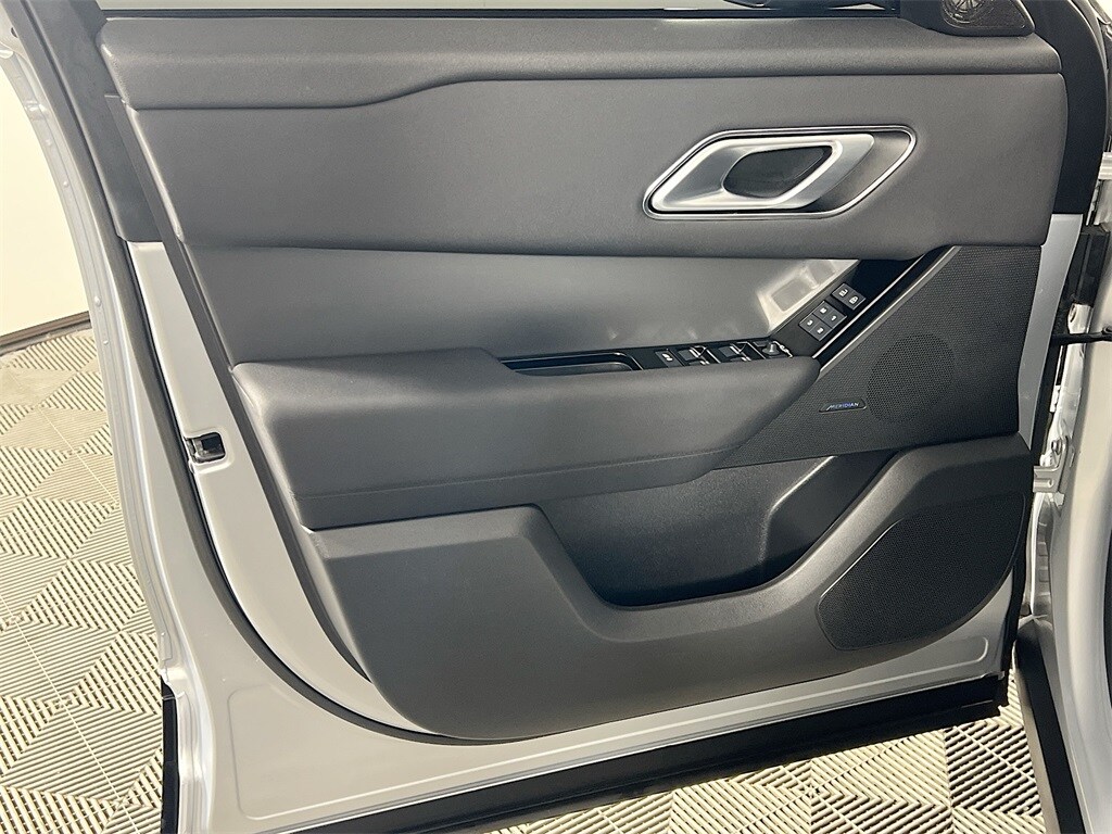 2025 LAND ROVER RANGE ROVER VELAR - Image 18