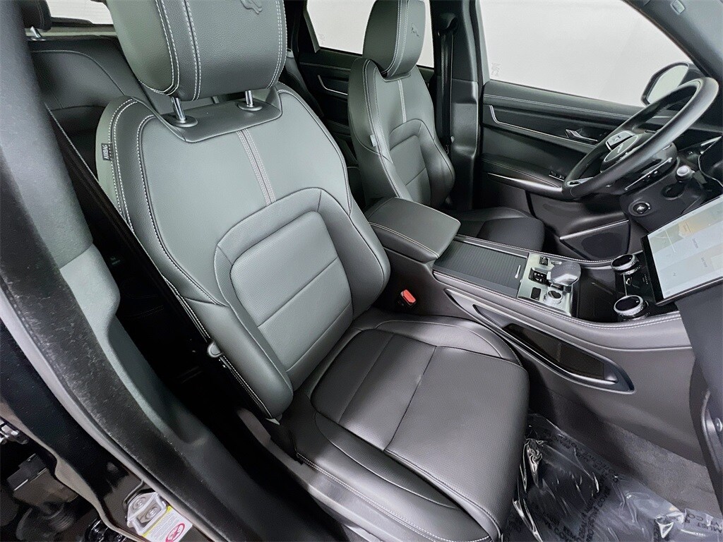 2025 JAGUAR F-PACE - Image 29