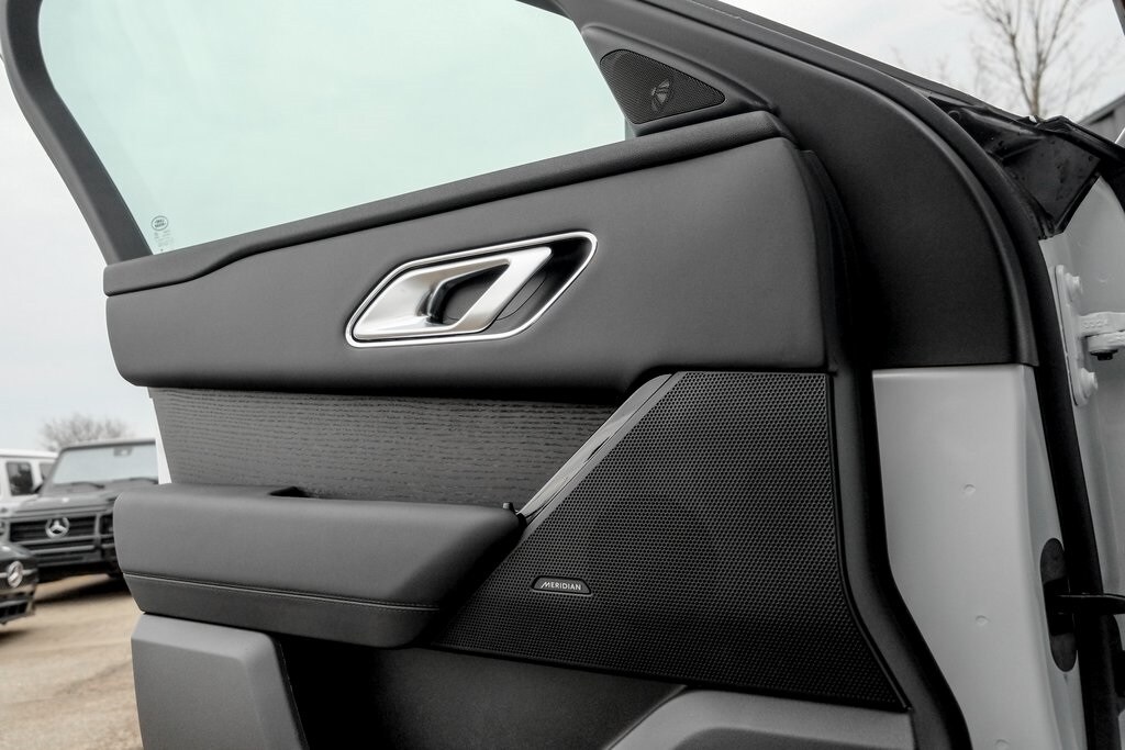 2026 LAND ROVER RANGE ROVER VELAR - Image 11