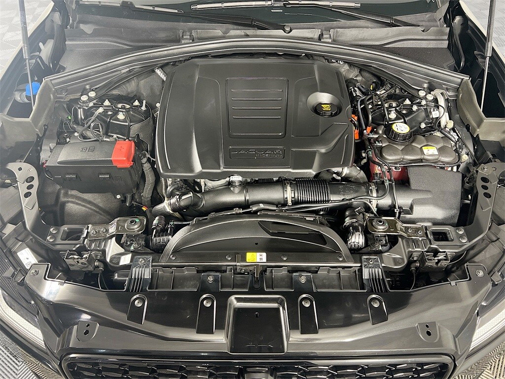 2025 JAGUAR F-PACE - Image 32