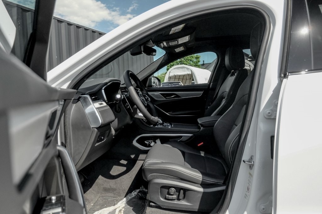 2025 JAGUAR F-PACE - Image 9