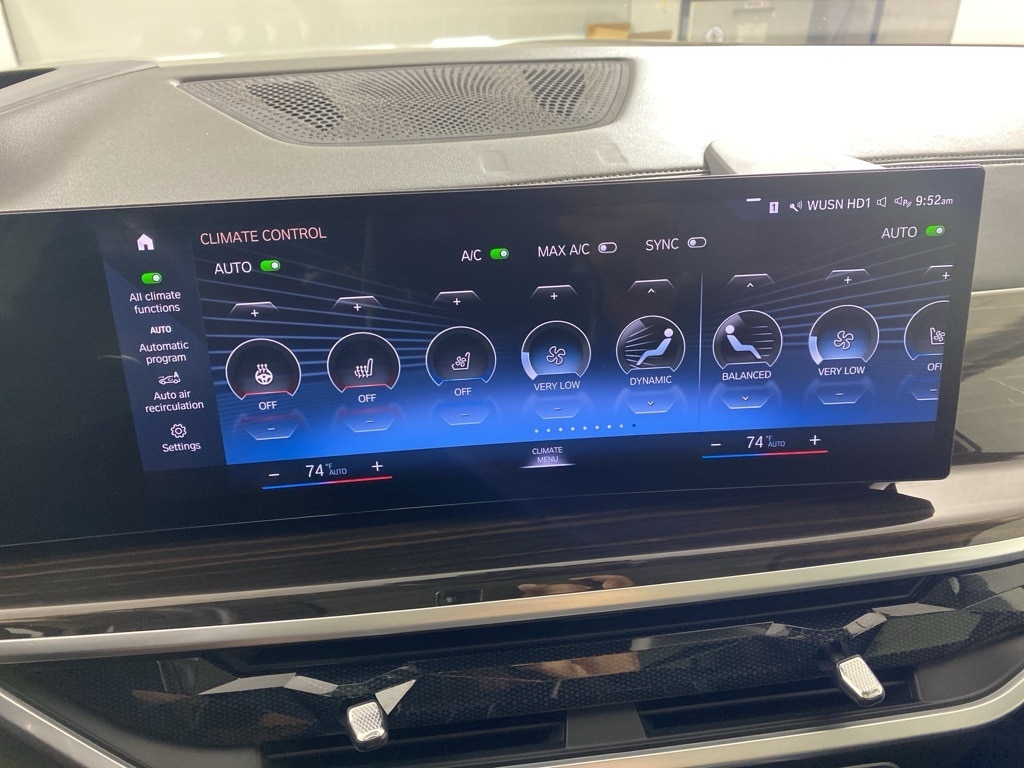 2023 BMW X7 - Image 17