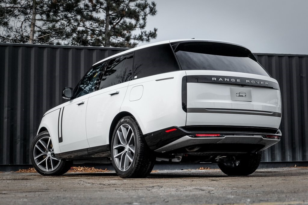 New 2025 Land Rover Range Rover P550e SE SUV