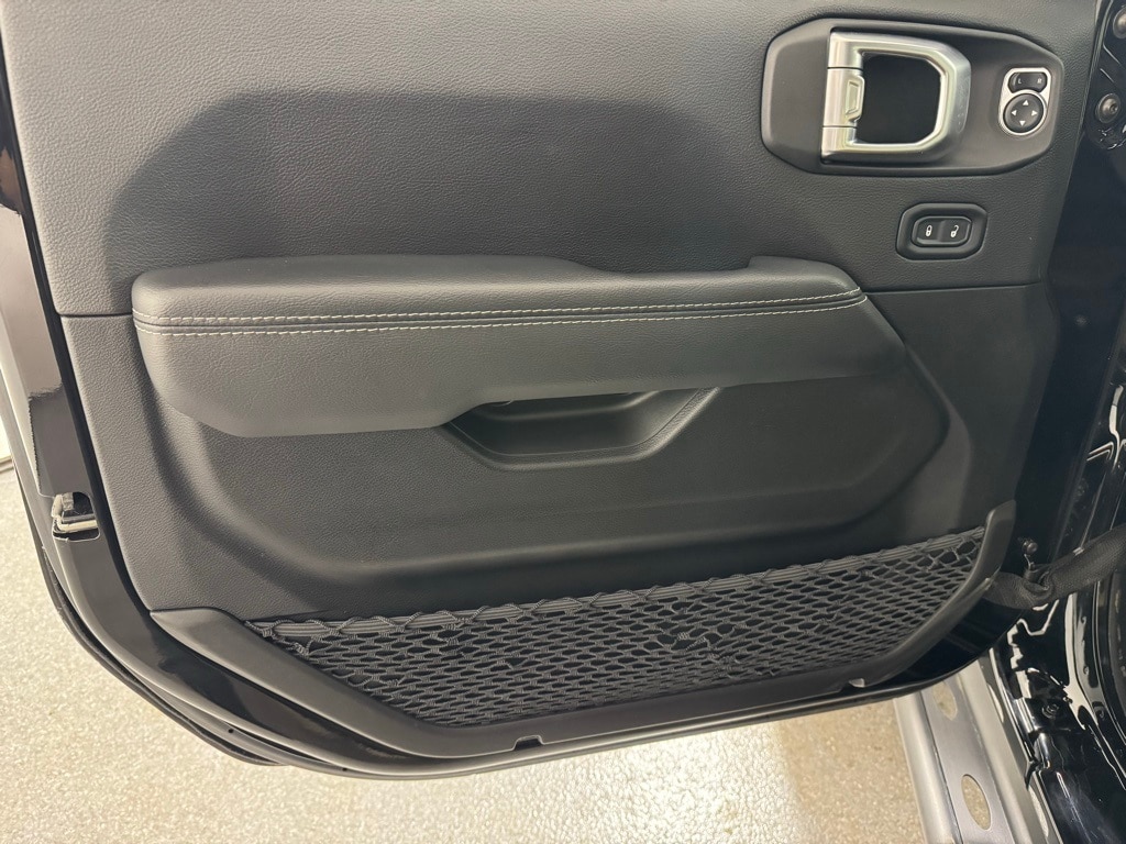 2022 JEEP WRANGLER - Image 11