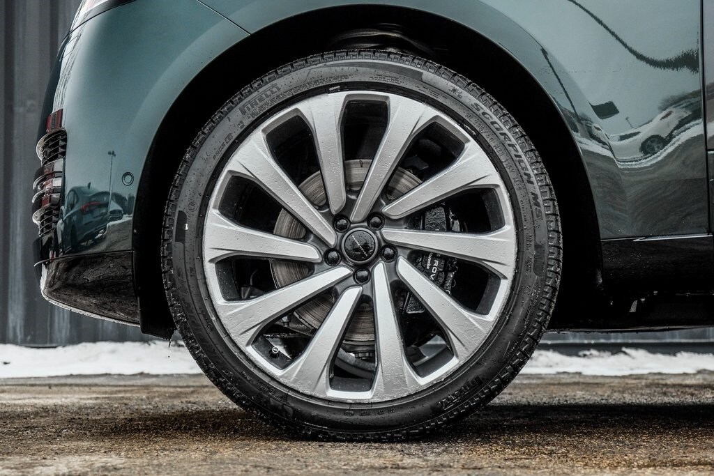 New 2026 Land Rover Range Rover P400 SE 7 Seat SUV