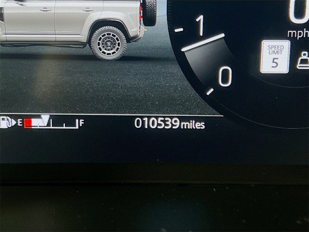 2025 LAND ROVER DEFENDER - Image 12