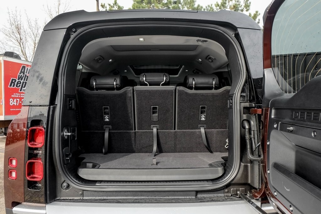 2025 LAND ROVER DEFENDER - Image 9