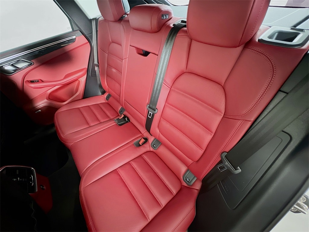 2022 PORSCHE MACAN - Image 26