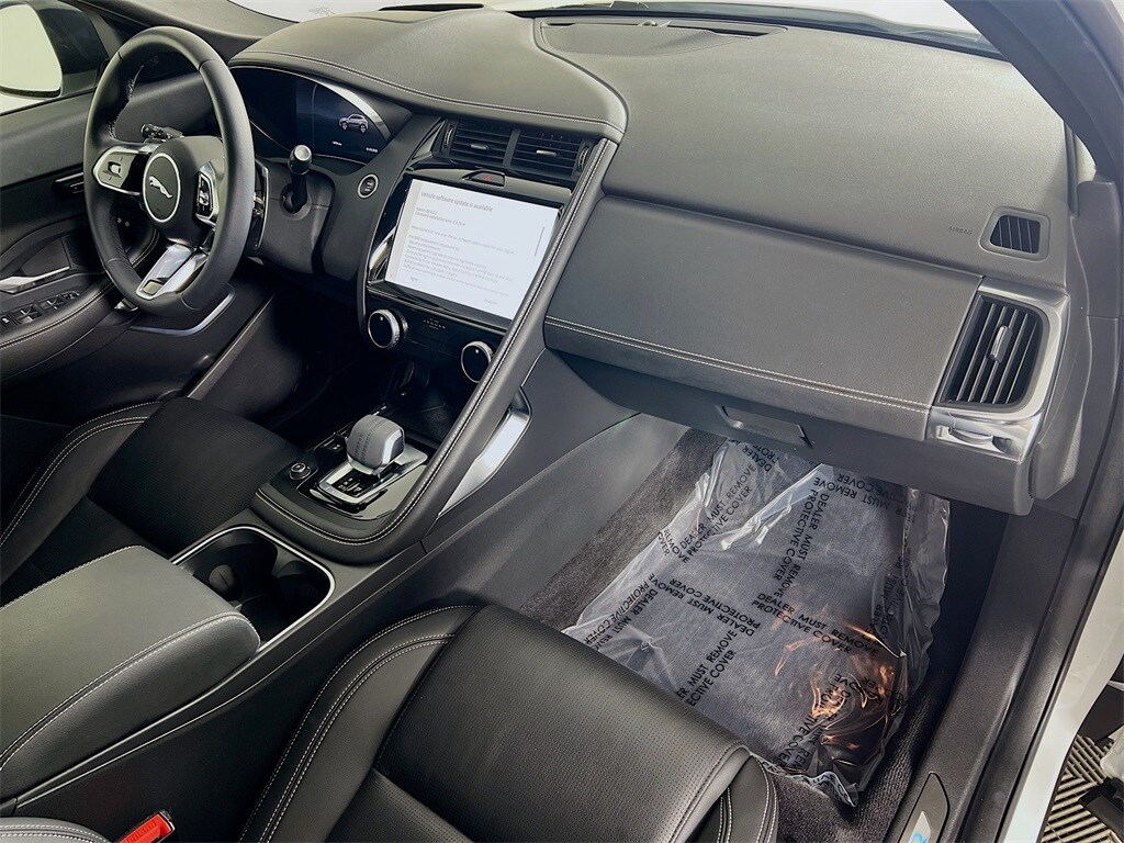 2024 JAGUAR E-PACE - Image 30