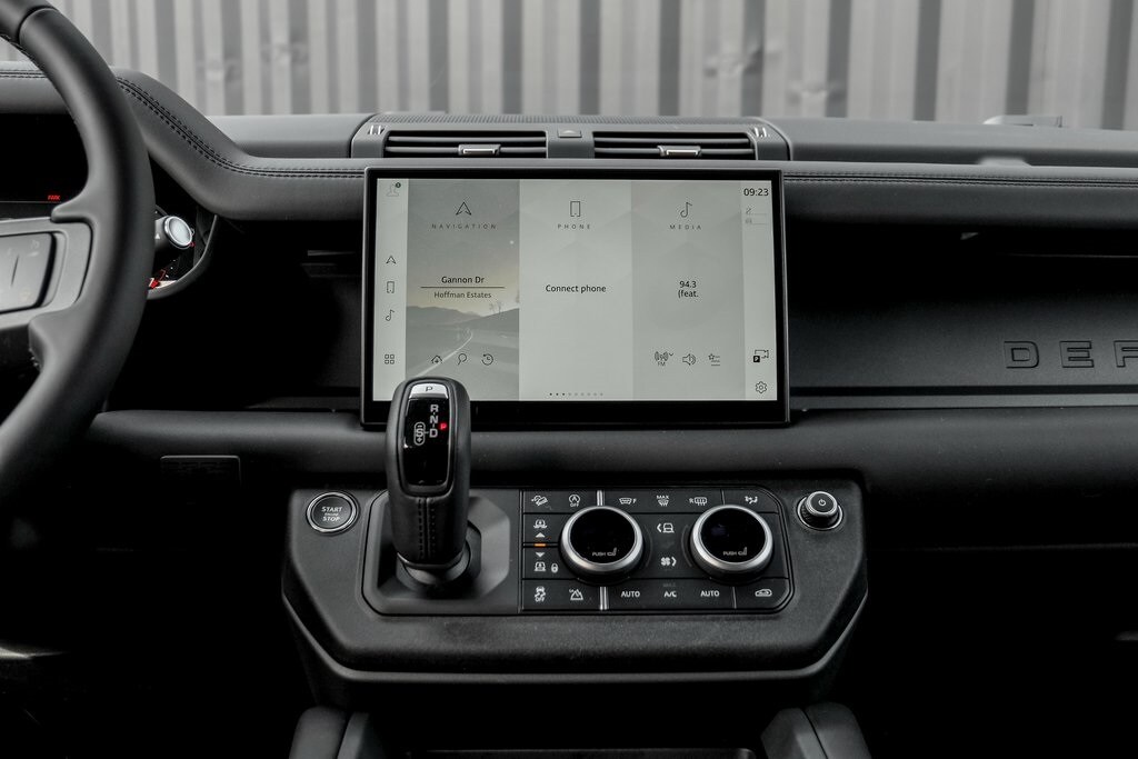 2025 LAND ROVER DEFENDER - Image 21