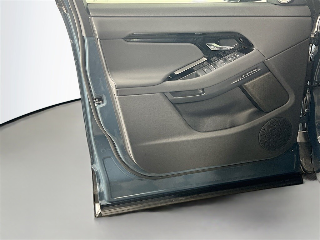 2025 LAND ROVER RANGE ROVER EVOQUE - Image 18