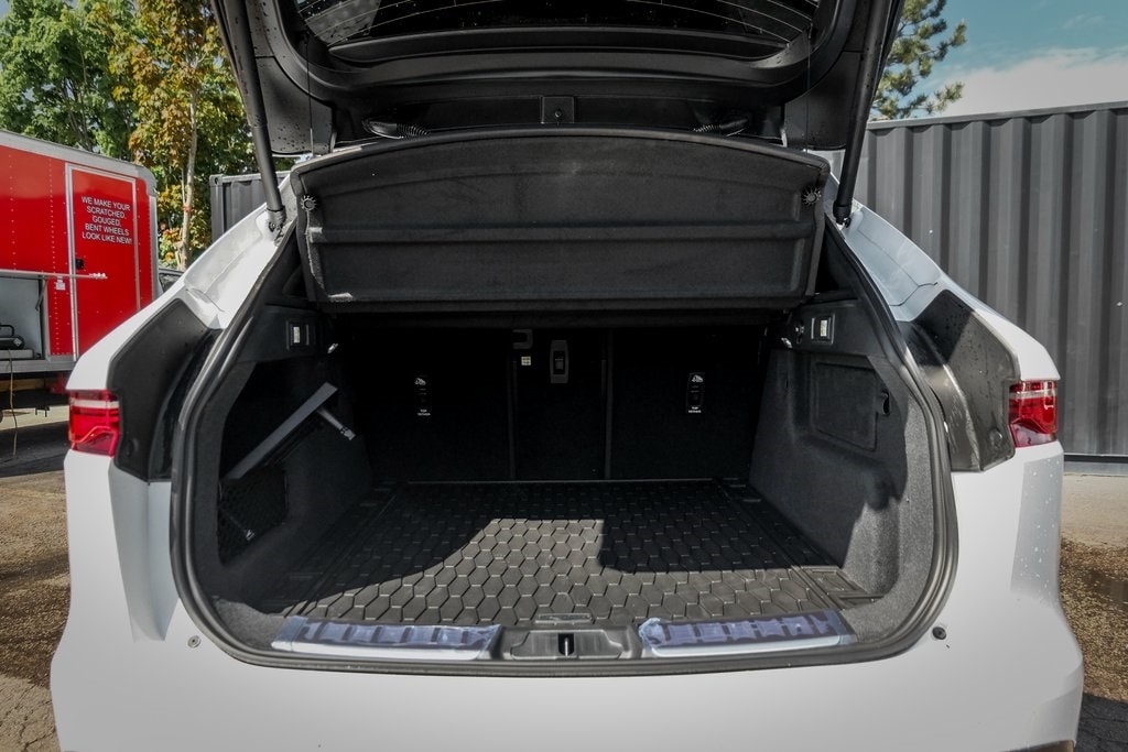 2025 JAGUAR F-PACE - Image 8