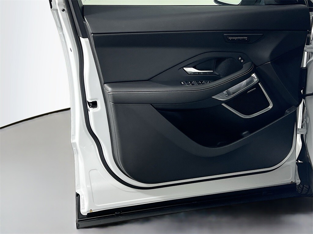 2024 JAGUAR E-PACE - Image 18