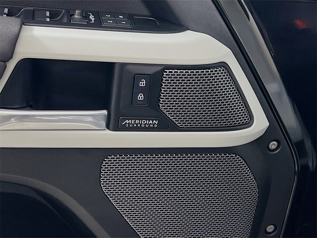 2023 LAND ROVER DEFENDER - Image 19