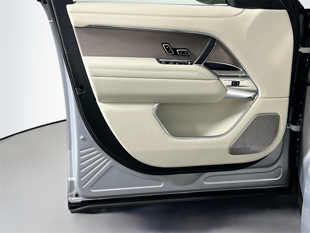 2025 LAND ROVER RANGE ROVER - Image 18