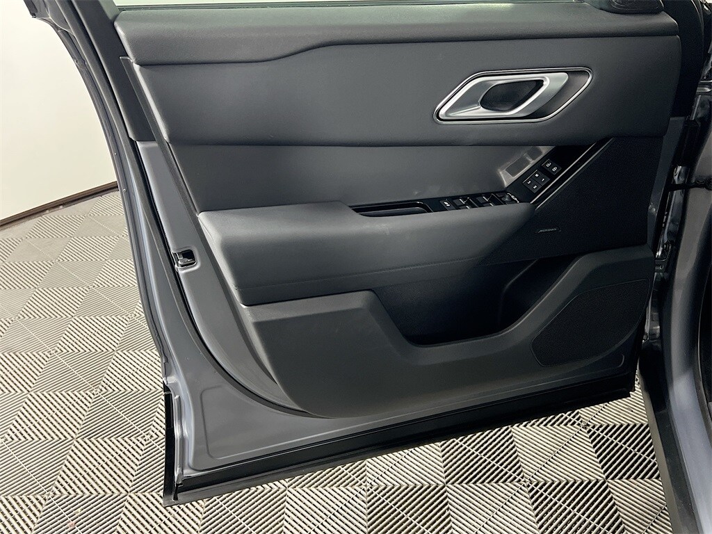 2025 LAND ROVER RANGE ROVER VELAR - Image 18