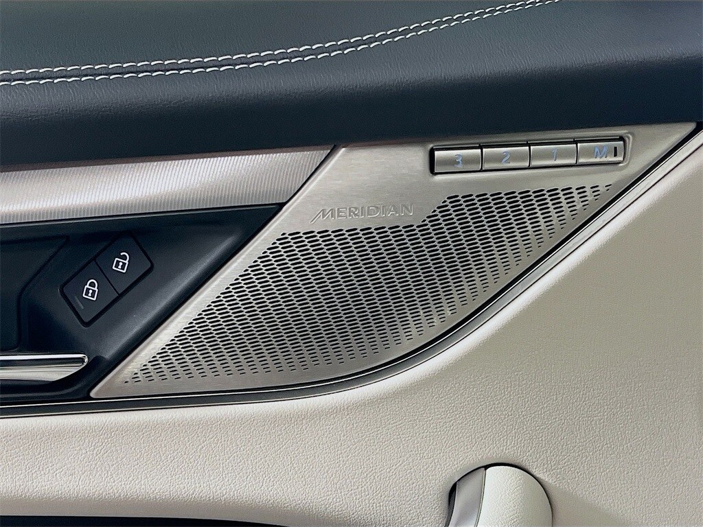 2025 JAGUAR F-PACE - Image 19