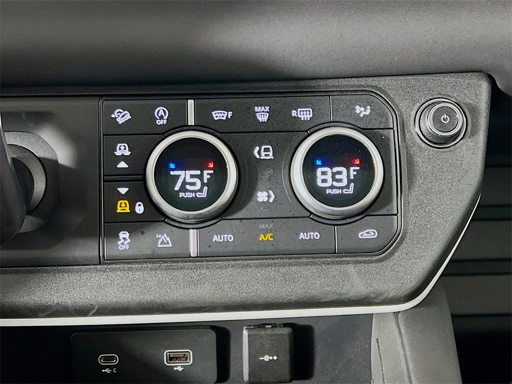 2024 LAND ROVER DEFENDER - Image 16