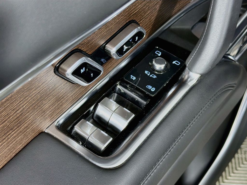 2024 Land Rover Range Rover SE - Photo 18