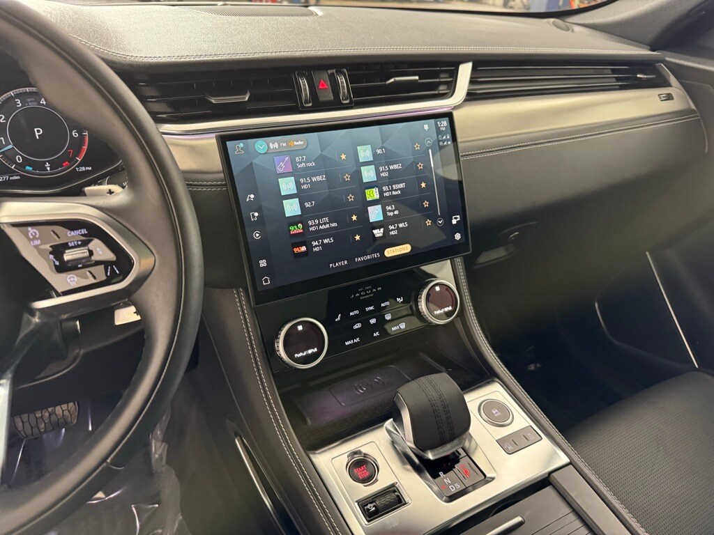 2025 JAGUAR F-PACE - Image 22