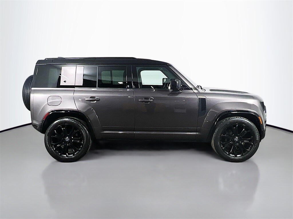 2025 LAND ROVER DEFENDER - Image 4