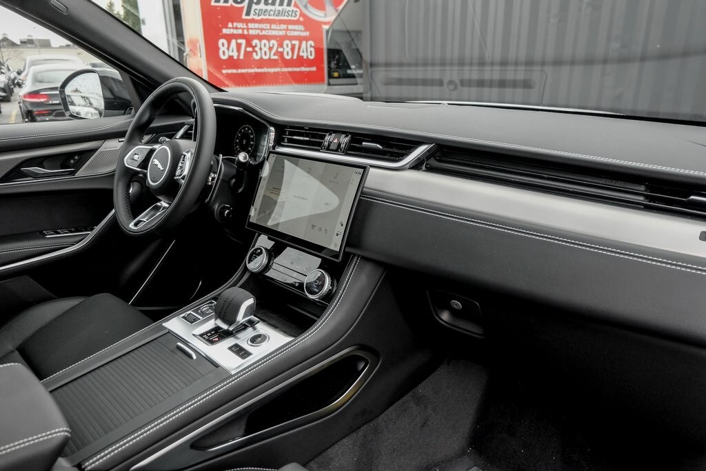 2026 JAGUAR F-PACE - Image 21