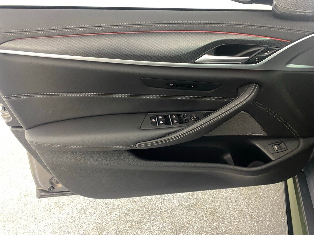 2023 BMW M550I - Image 10