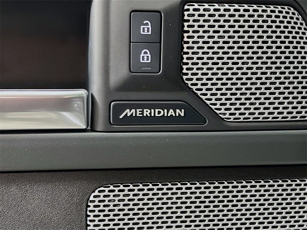 2024 LAND ROVER DEFENDER - Image 19