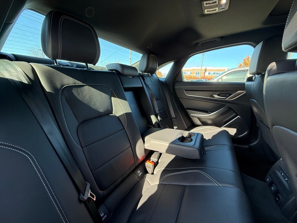 2024 JAGUAR XF - Image 12