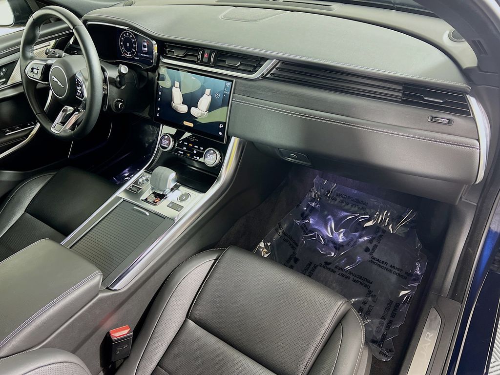 2024 Jaguar XF R-Dynamic SE - Photo 31