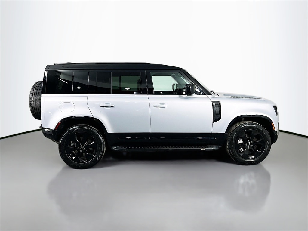2023 LAND ROVER DEFENDER - Image 4
