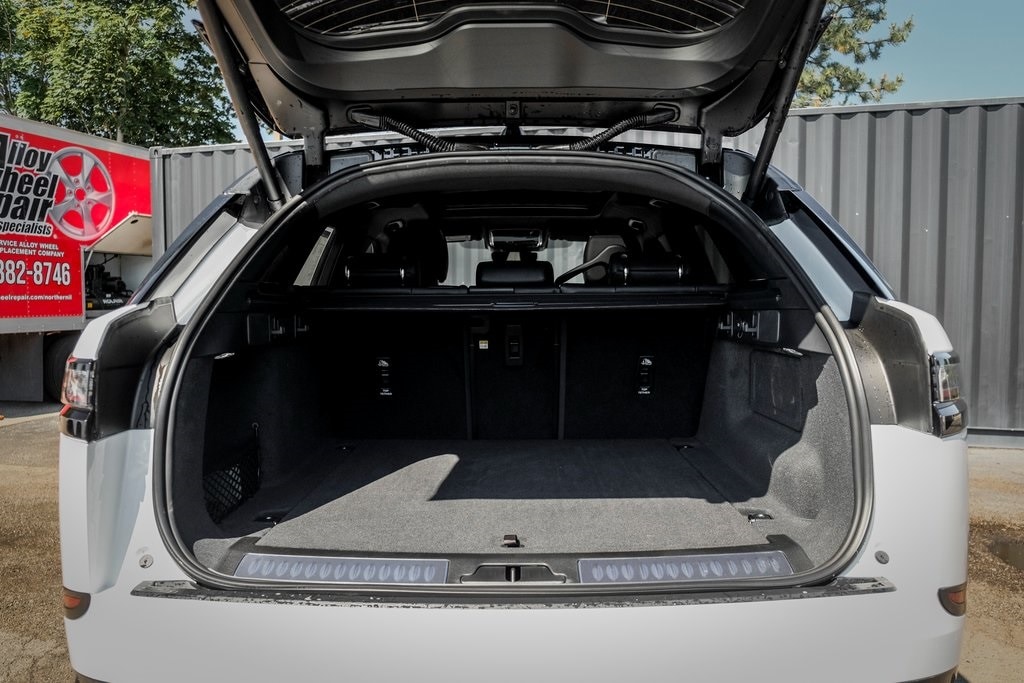 2026 LAND ROVER RANGE ROVER VELAR - Image 9