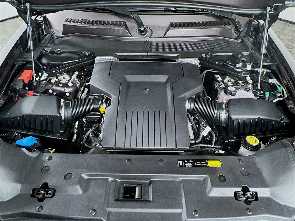 2025 LAND ROVER DEFENDER - Image 32