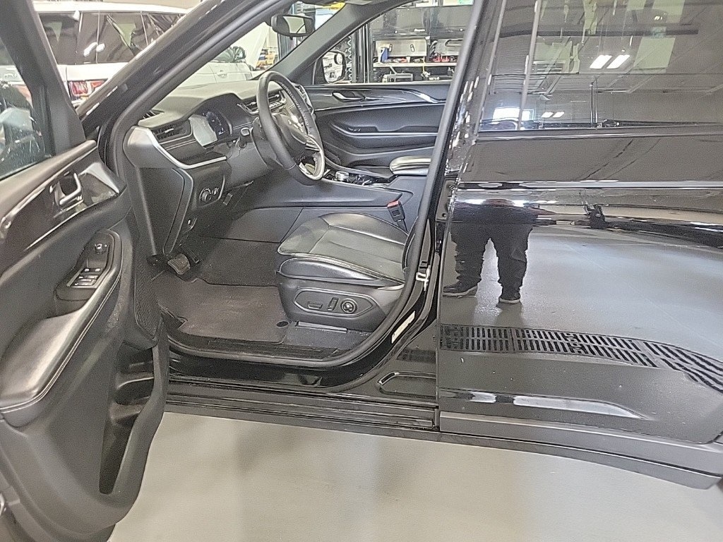 2023 JEEP GRAND CHEROKEE - Image 2