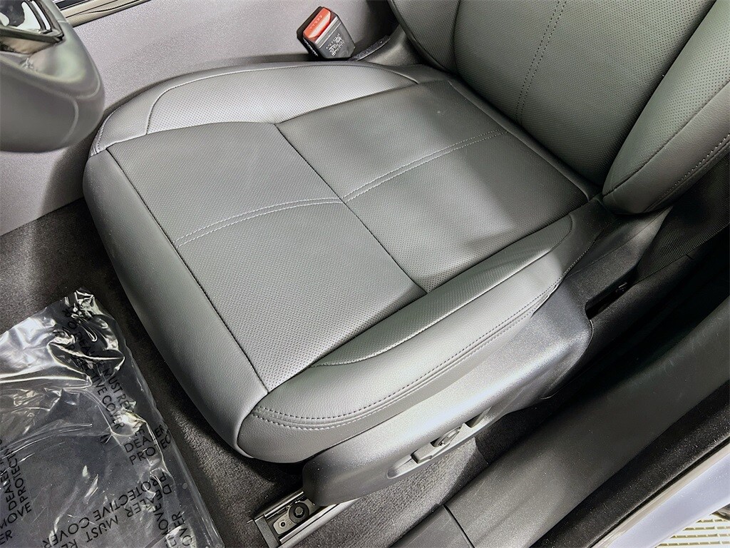 2025 LAND ROVER RANGE ROVER VELAR - Image 20