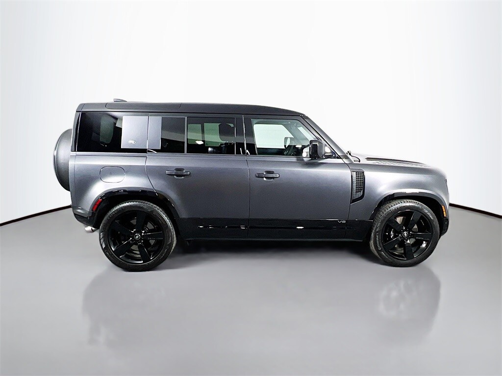 2023 Land Rover Defender 110 Carpathian Edition photo 4