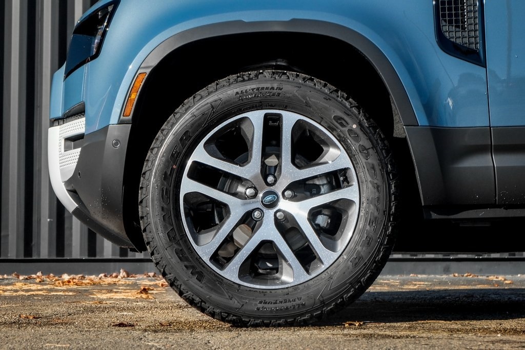 2025 LAND ROVER DEFENDER - Image 4