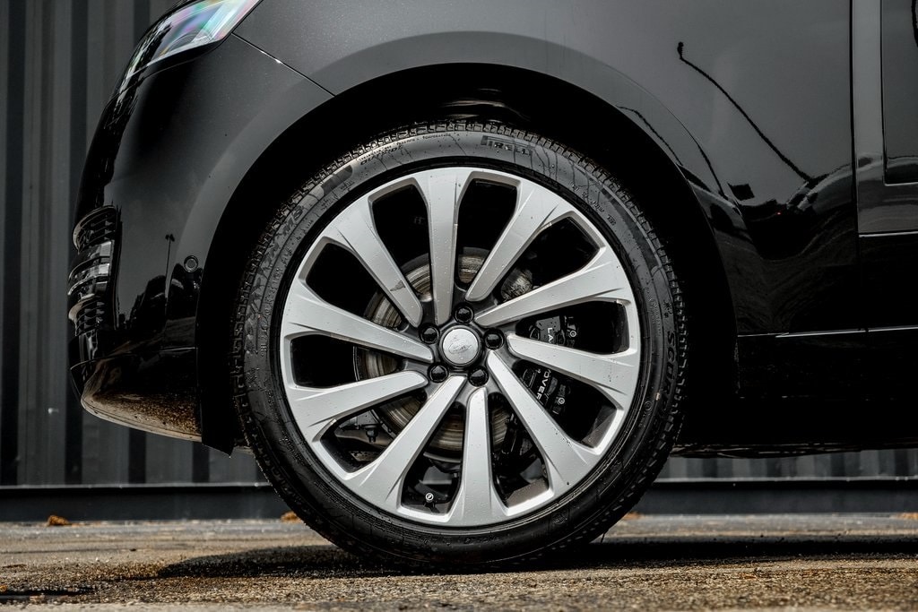 New 2025 Land Rover Range Rover P400 SE 7 Seat SUV