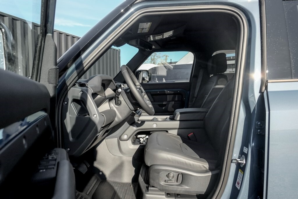 2025 LAND ROVER DEFENDER - Image 10