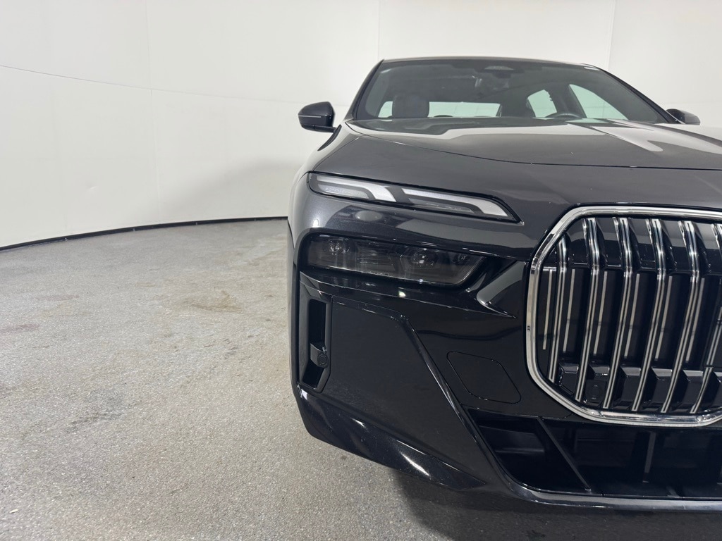 2025 BMW 740I - Image 4