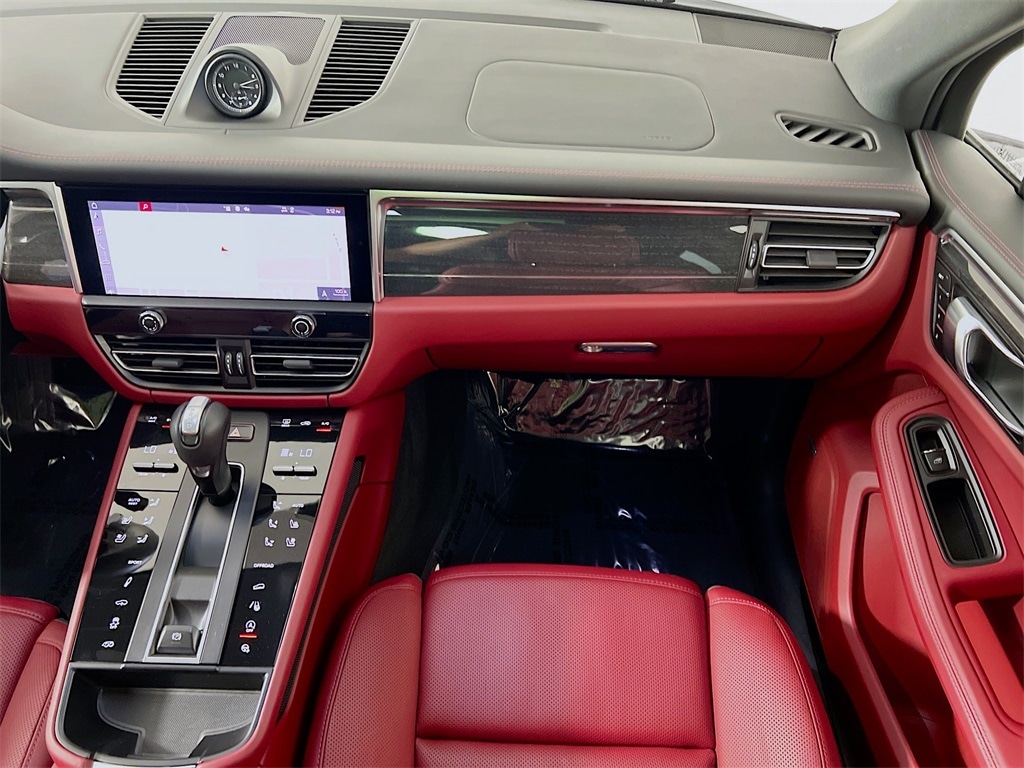 2022 PORSCHE MACAN - Image 25