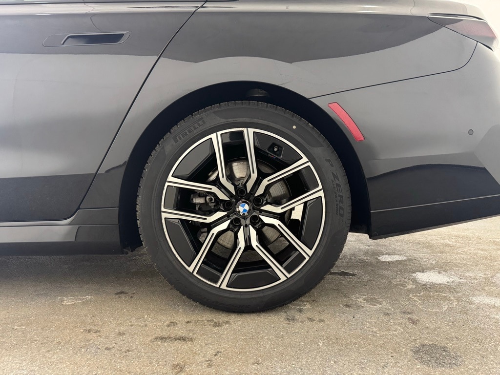 2025 BMW 740I - Image 35