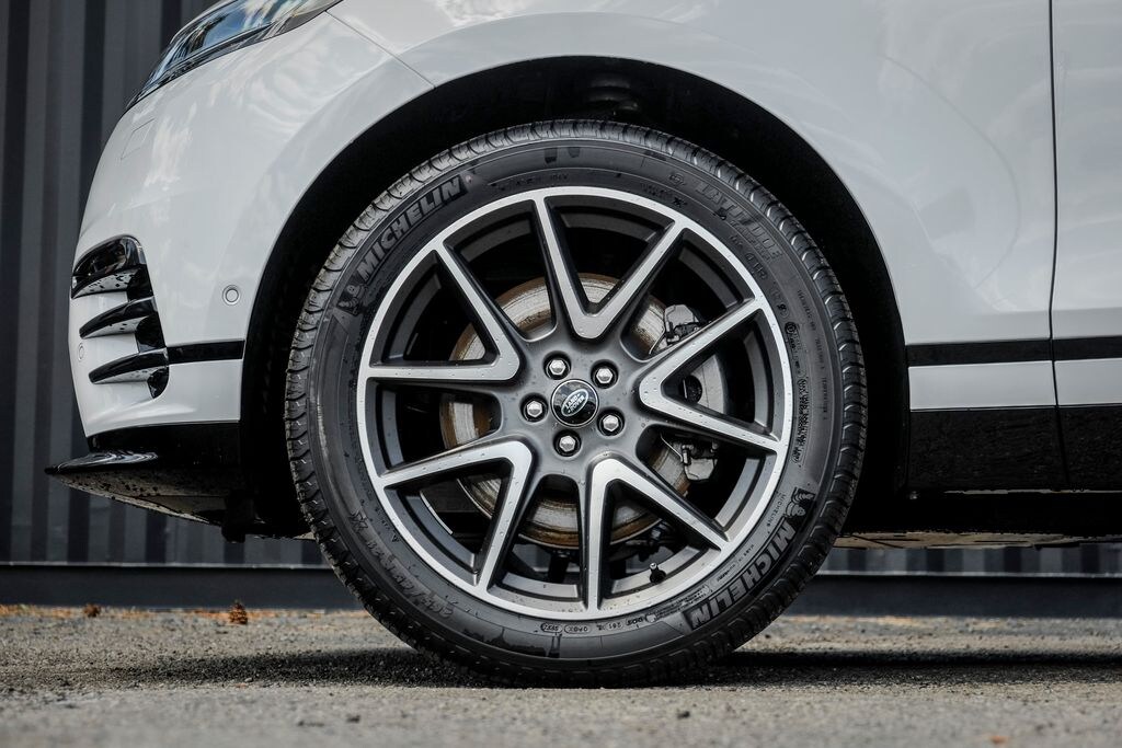 New 2026 Land Rover Range Rover Velar P250 Dynamic SE SUV