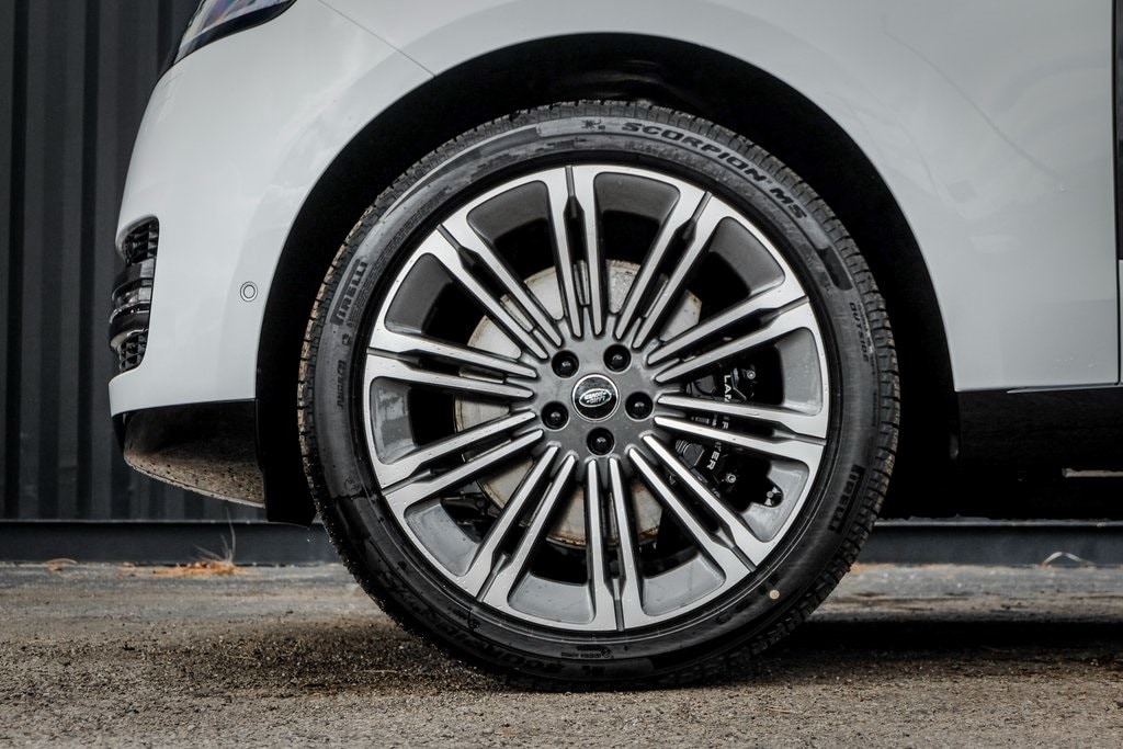 New 2025 Land Rover Range Rover P530 SE SUV