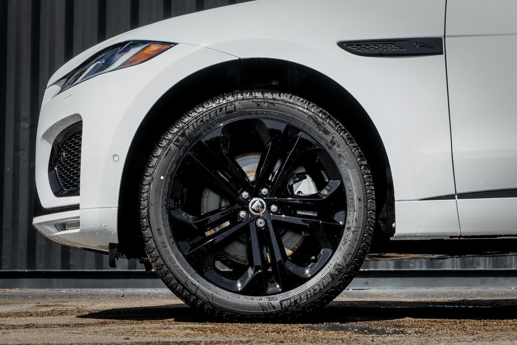 2025 Jaguar F-PACE P400 R-Dynamic S photo 3