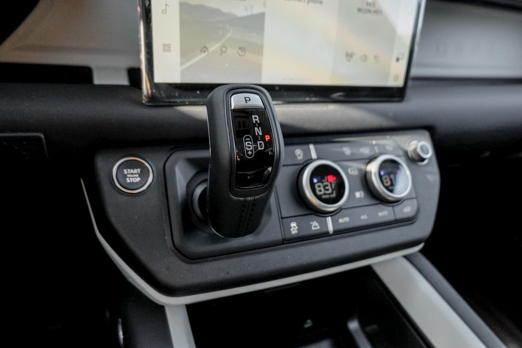 2025 LAND ROVER DEFENDER - Image 15