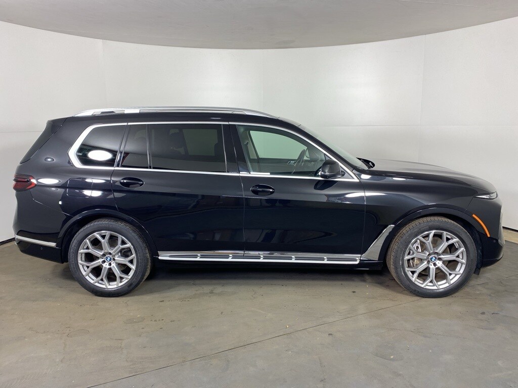 2023 BMW X7 - Image 4
