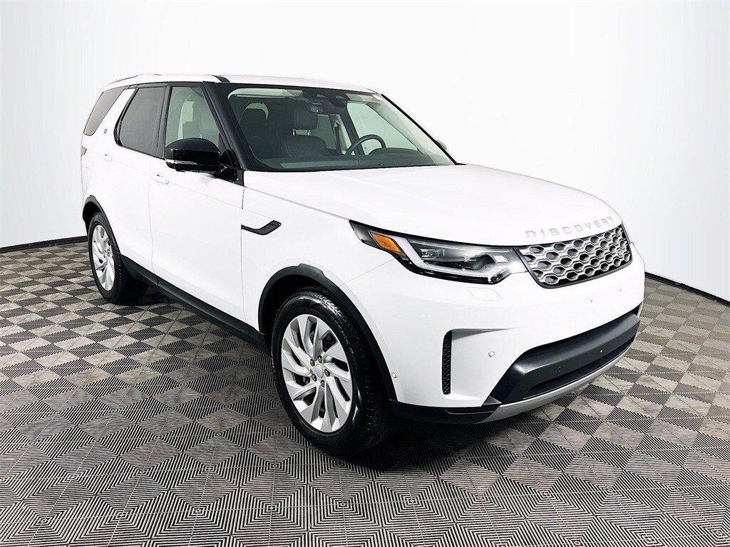 2024 Land Rover Discovery P300 S photo 3