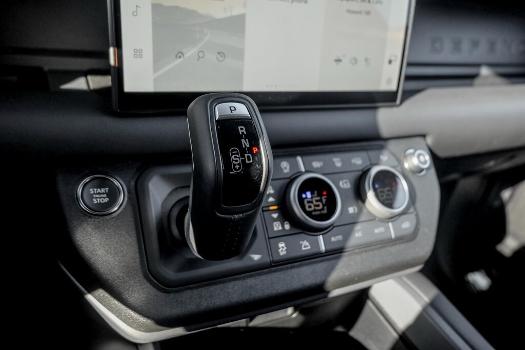 2025 LAND ROVER DEFENDER - Image 15
