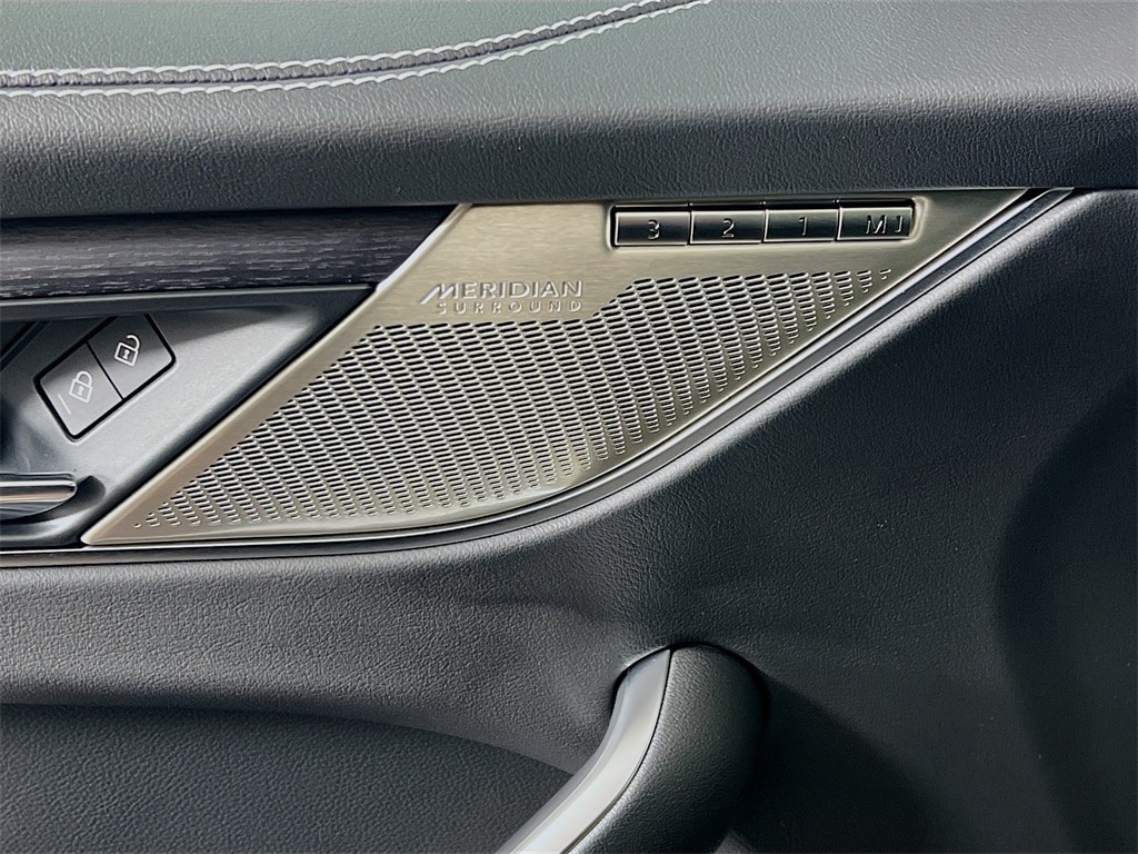 2025 JAGUAR F-PACE - Image 19